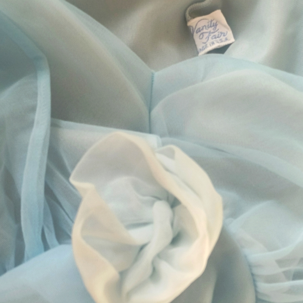 ADORABLE VINTAGE "VANITY FAIR" BLUE OMBRE DOUBLE NYLON CHIFFON NIGHTGOWN! - Picture 11 of 15
